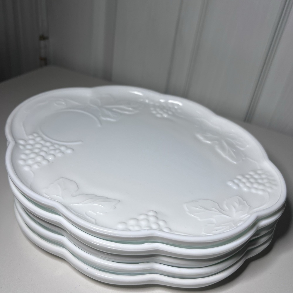 1-Vintage Indiana Glass Colony Harvest Grape Snack Replacement Plate Milk Glass‎